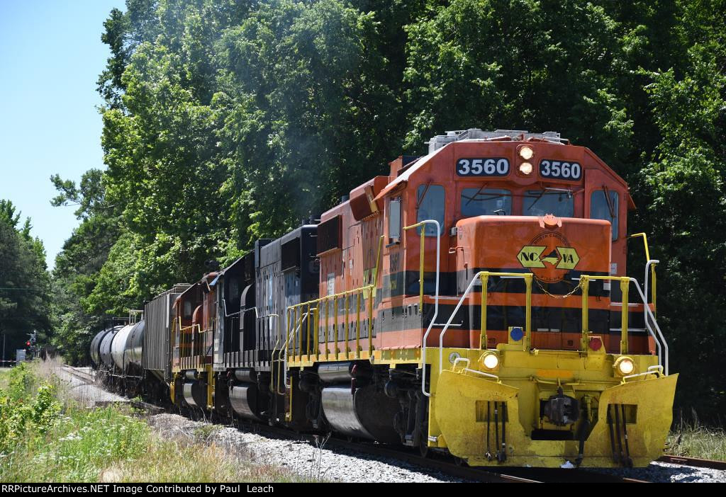 Manifest ambles north to the CSX interchange